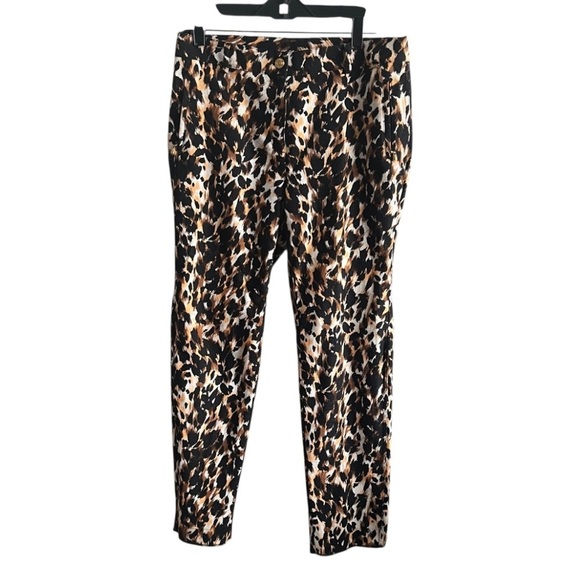 St John. Animal Print Ankle Length Pant, in Excellent Pre Loved Condition - Picture 5 of 7